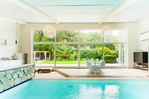 Lanaken Villa | Lanaken Retreat: Pool Jacuzzi and Sauna