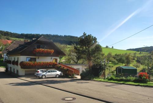 Uehlingen-Birkendorf Hotel | Landgasthof Hirschen Untermettingen
