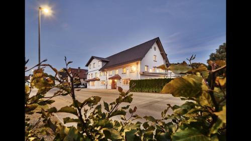Oberopfingen House | Landgasthof Löwen