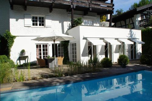 Oberstdorf Apartment | Landhaus am Plattenbichl - Luxus Apartment mit Pool und Sauna - im Sommer Bergbahn inklusive