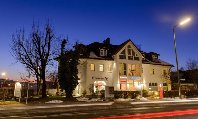Hasenbergl-Lerchenau Ost Hotel | Landhaus Ambiente