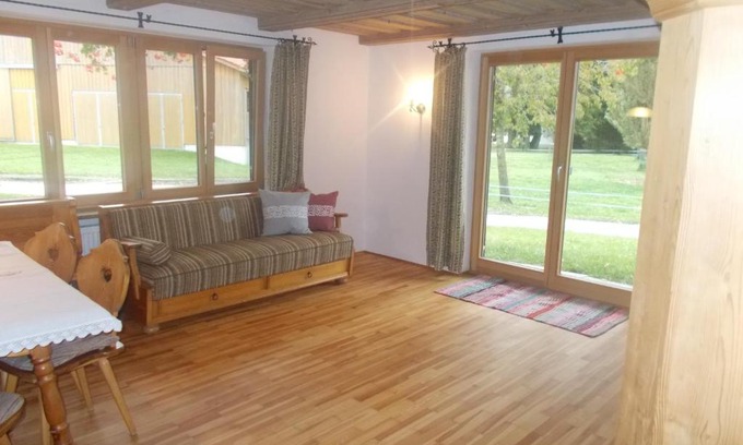Bad Aibling Apartment | Landhaus Köckbrunn