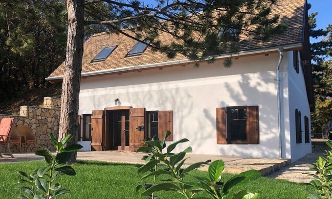 Vaszoly House | Landhaus Pirk Impressive panorama, peaceful surroundings, comfortable, spacious apartments