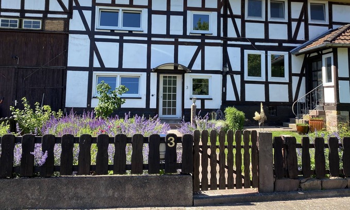 Gewissenruh Apartment | Landhaus Wahmbeck - Apartment on the ground floor directly on the Weser cycle path