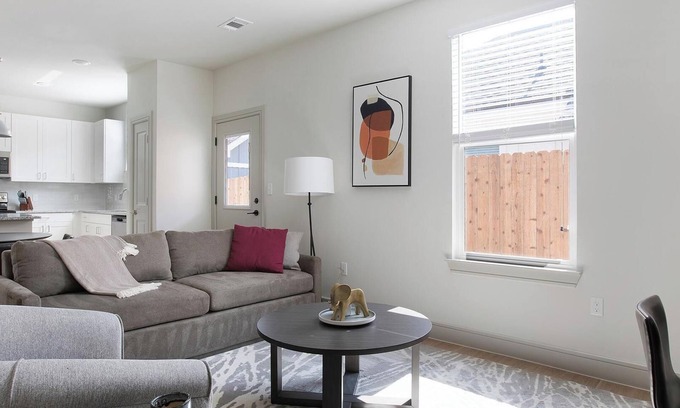 Tarrant County Apartment | Landing | Amazing 2BD, Pool, Gym