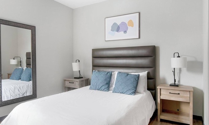 Fort Collins Apartment | Landing at 281 Willow - Studio in Fort Collins