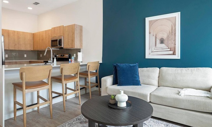Florida Center Apartment | Landing at Deseo Grande - 2 Bedrooms in Southwe.