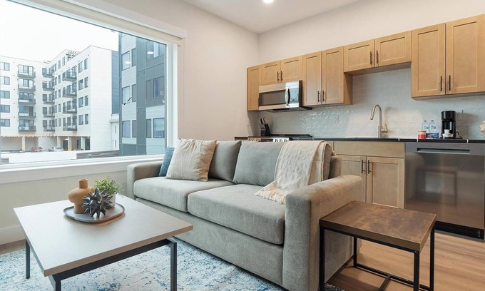 Kensington Apartment | Landing at Hagert and York - Studio in East Ken.