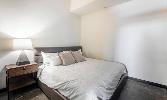 North Chesterfield Apartment | Landing at Hopper Lofts - 1 Bedroom in Manchester