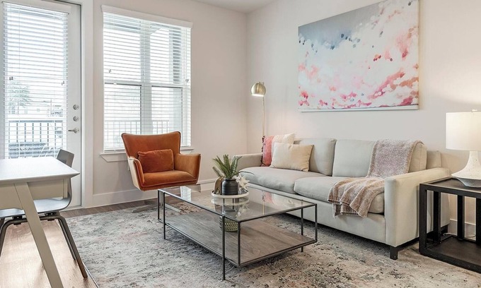 Wetmore Apartment | Landing at La Tierna - 1 Bedroom in Northwest Side