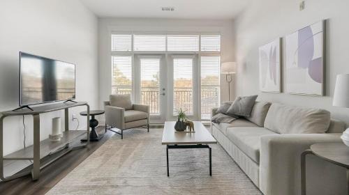 Cary Apartment | Landing at Lofts at Weston Lakeside - Cary