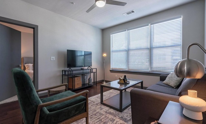 Tobin Hill Apartment | Landing at Lofts on Main - 1 Bedroom in Monte V.