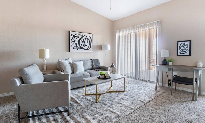 Fort Worth Apartment | Landing at Oxford at Lake Worth - 1 Bedroom in .