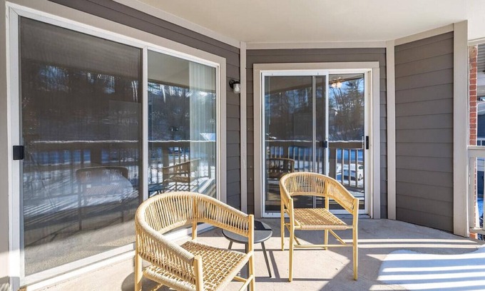Ballwin Apartment | Landing at Reflection Cove Apartments - 1 Bedroom in Town And Country