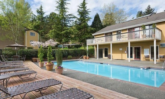 Downtown Apartment | Landing at Skyline Redmond - 1 Bedroom in Grass Lawn