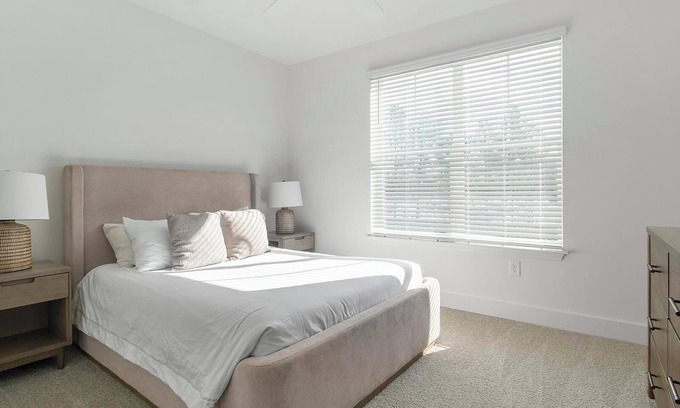 Crestline Heights Apartment | Landing at Station at Crestline - 1 Bedroom in .