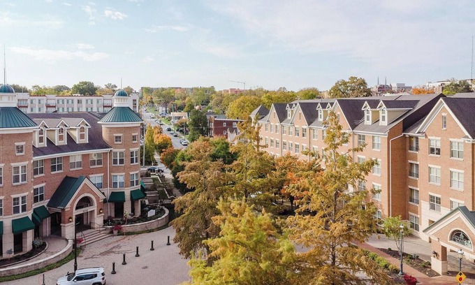 Corryville Apartment | Landing at The Village at Stetson Square - 1 Be.
