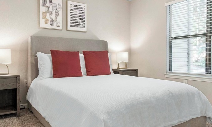 Newberry Apartment | Landing at Vanguard - 2 Bedrooms in Newberry