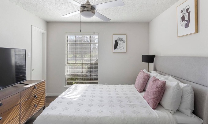 Denton Apartment | Landing at Woodhill - 2 Bedrooms in Denton