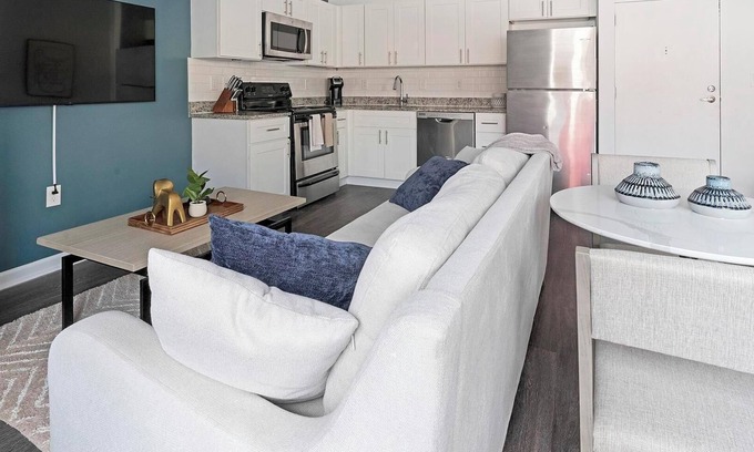 Downtown Baltimore Apartment | Landing | Beautiful Studio, Clubhouse, Gym
