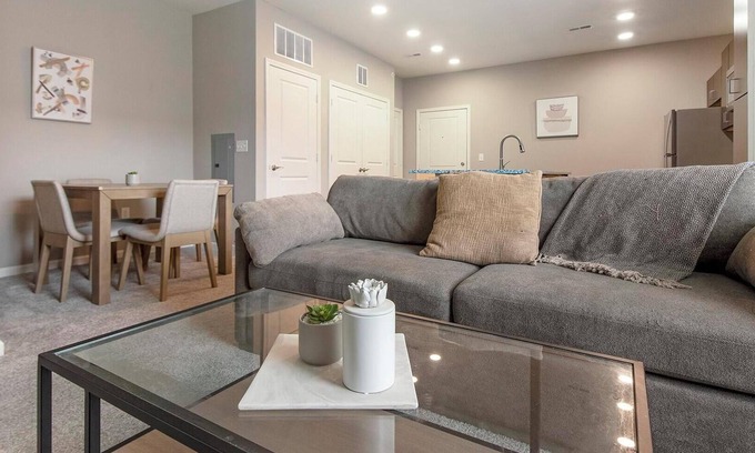 Chesterfield Apartment | Landing | Beautiful 1BD, Gym, Pool