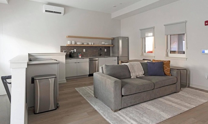 Norris Square Apartment | Landing | Beautiful 1BD, Gym