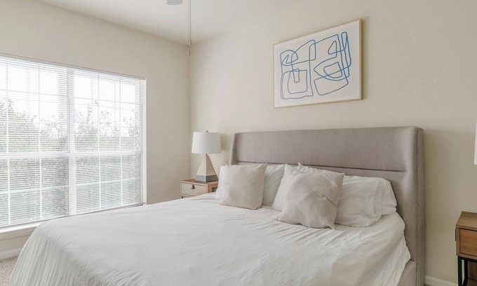 Southbelt/Ellington Apartment | Landing | Chic 1BD, Gym, Game Room