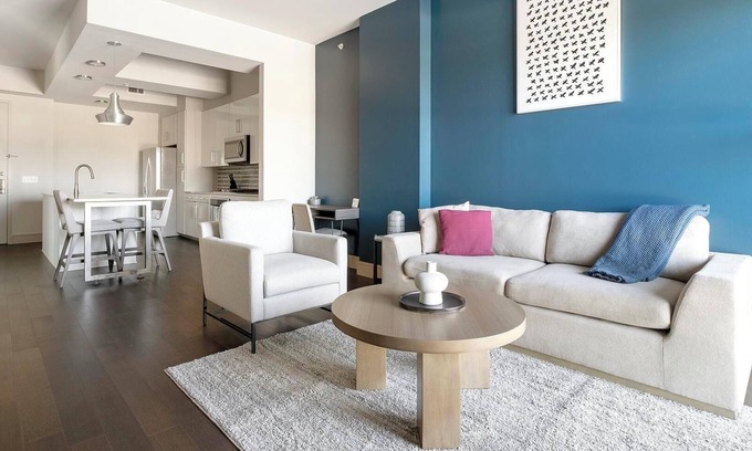 Houston Apartment | Landing | Chic 1BD, Pool, Gym
