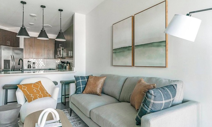 Richmond Apartment | Landing | Chic 1BD, Pool, Gym