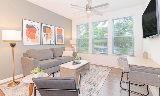 San Marco Apartment | Landing | Chic 1BD, Yoga Studio, Gym