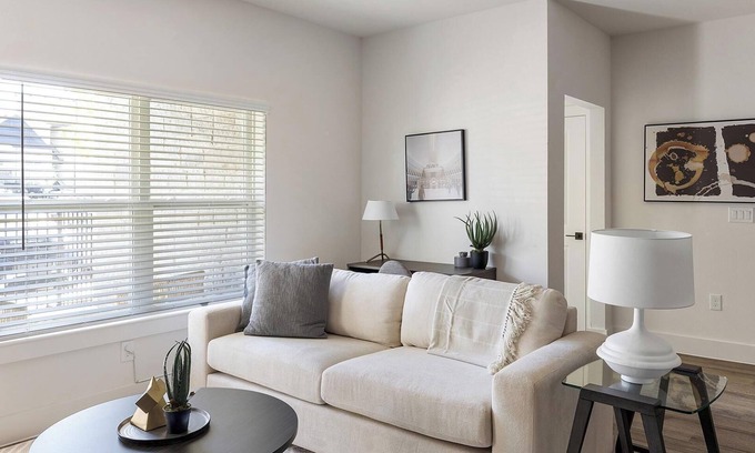 Venus Apartment | Landing | Chic 2BD, Clubhouse, Gym