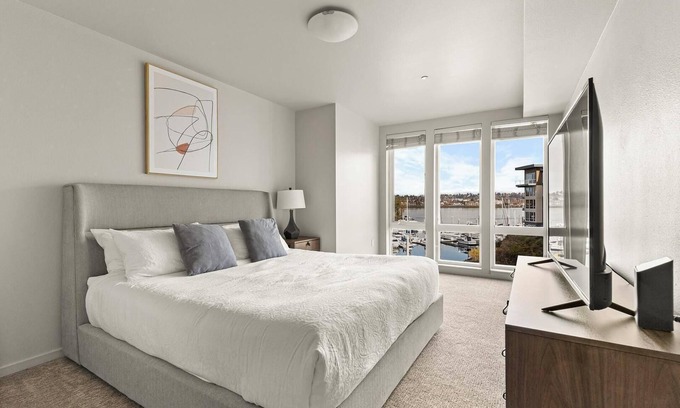Hayden Island Apartment | Landing | Chic 2BD, Courtyard, Gym