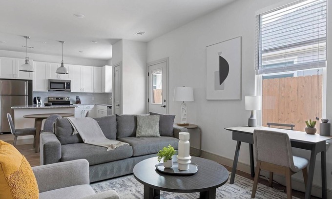 Tarrant County Apartment | Landing | Chic 2BD, Yoga Studio, Pool