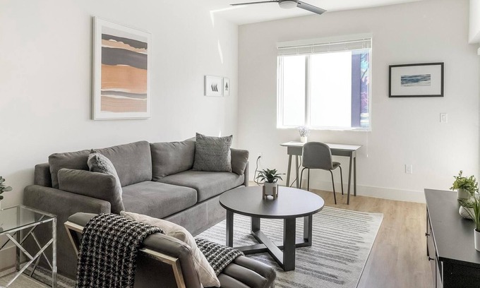 Providencia Park Apartment | Landing | Incredible 1BD, Gym, Pool