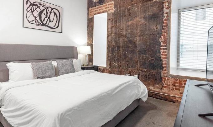 Downtown Memphis Apartment | Landing | Incredible 2BD, Courtyard, Gym