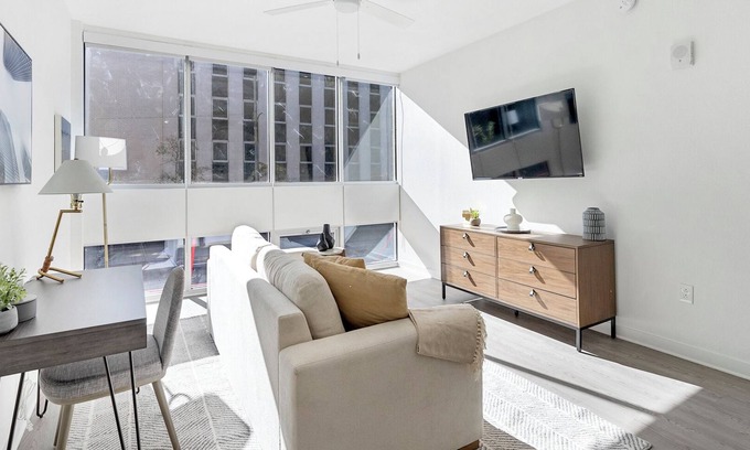 Five Points South Apartment | Landing | Incredible Studio, Yoga Studio, Gym