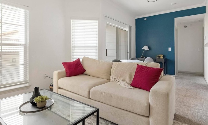 Stone Oak Apartment | Landing | Incredible 1BD, Gym