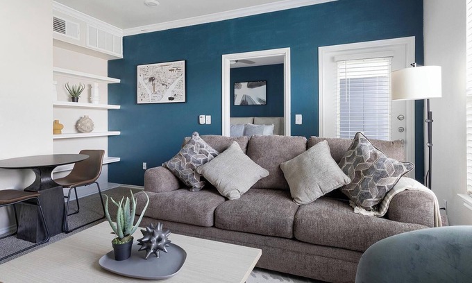 Pipers Meadow Apartment | Landing | Incredible 1BD, Gym, Pool