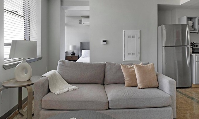 Central City Apartment | Landing | Modern 1BD, Gym
