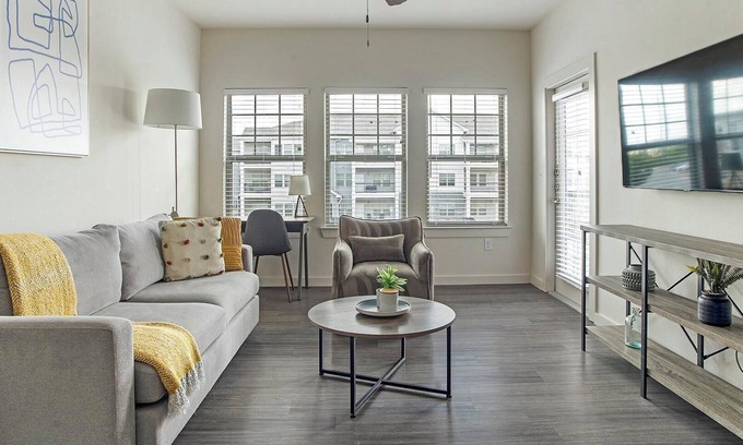 River Ranch Apartment | Landing | Modern 1BD, Gym, Clubhouse