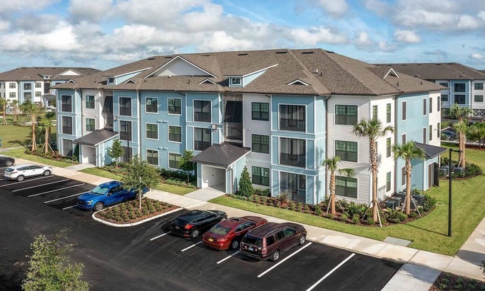 Florida Central Atlantic Coast Apartment | Landing | Modern 2BD, Pool, Gym
