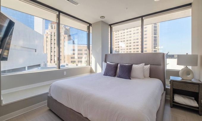 Civil Rights Historic District Apartment | Landing | Modern 2BD in Fountain Heights