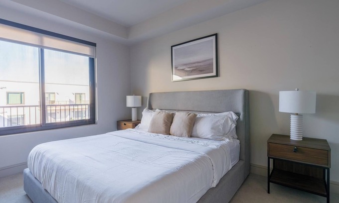 Houston Apartment | Landing | Modern 2BD, Pool, Tennis Court