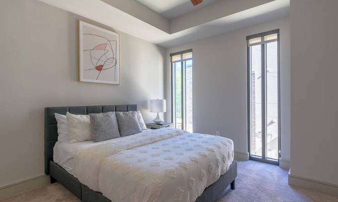Houston Apartment | Landing | Modern 2BD, Pool, Tennis Court