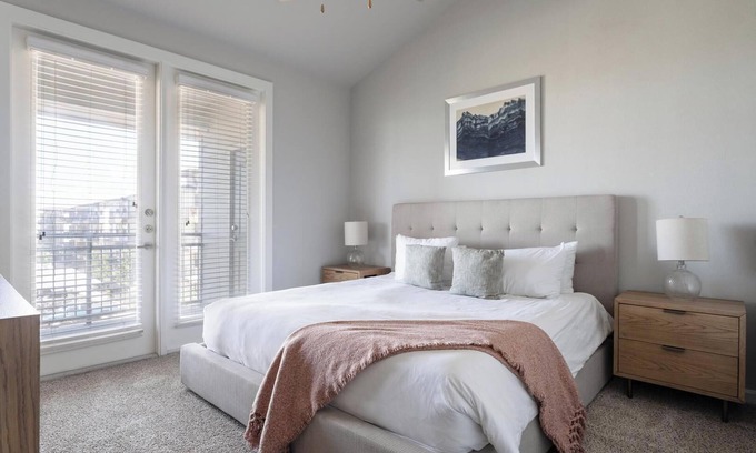 Buda Apartment | Landing | Modern 2BD, Pool, Yoga Studio