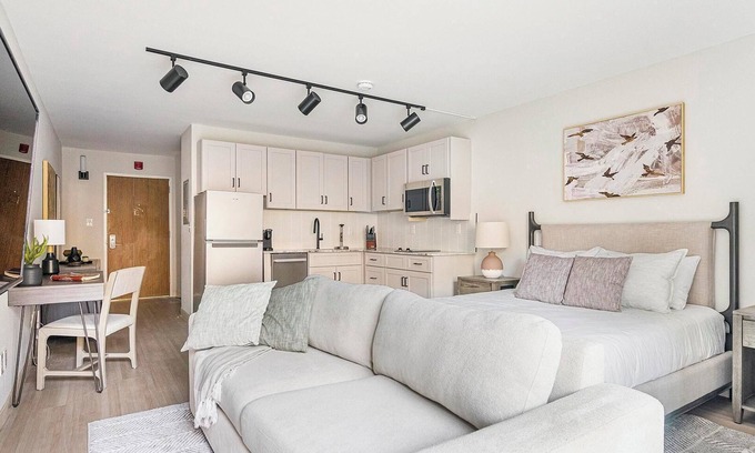 Northeast Raleigh Apartment | Landing | Modern Studio, Gym, Pool