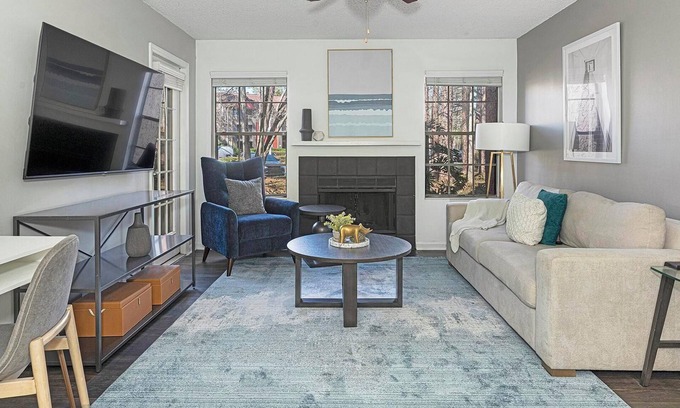Sunbeam Apartment | Landing | Spectacular 1BD, Courtyard, Pool