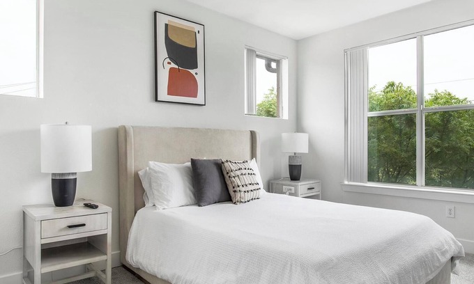 Park Central Apartment | Landing | Spectacular 2BD, Gym, Clubhouse