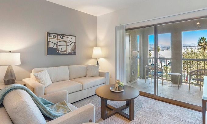 Sunrise Manor Apartment | Landing | Stunning 1BD, Gym