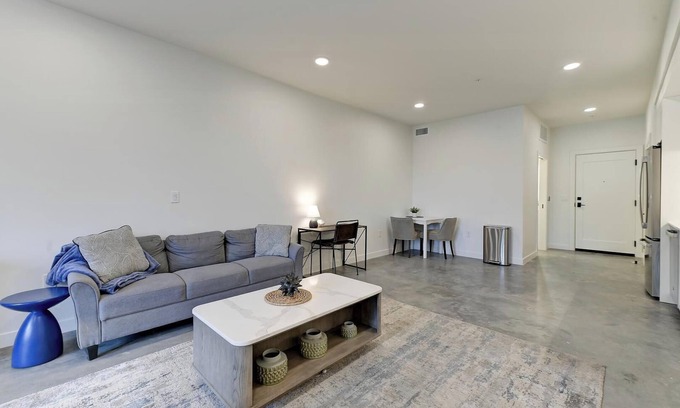 Sugar House Apartment | Landing | Stunning Studio, Game Room, Gym